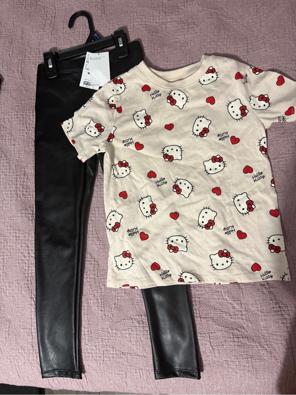 Hello Kitty Cream Tee with Red Hearts - Kids Short Sleeve